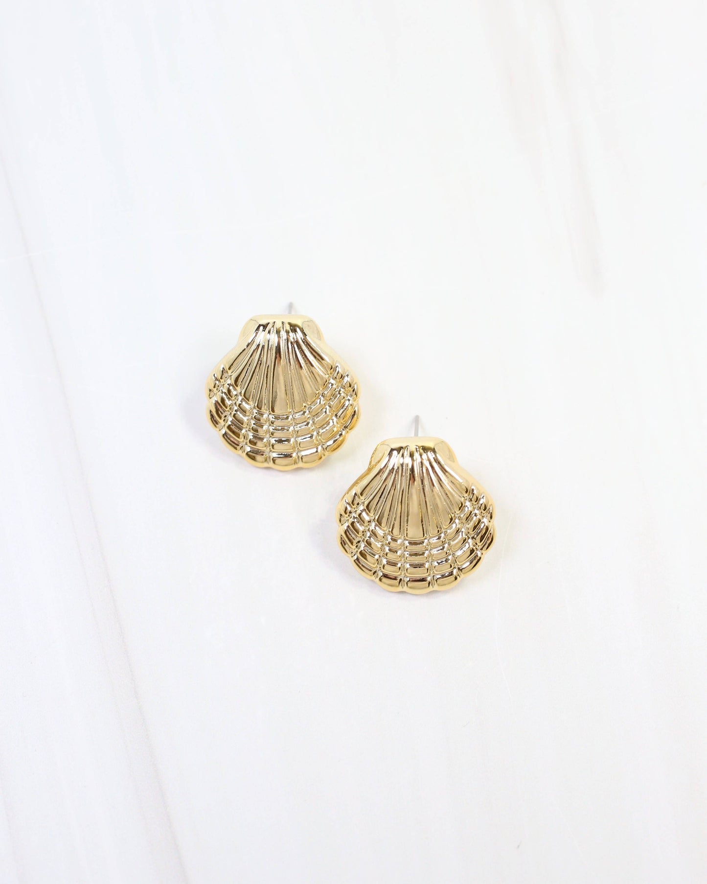 Isla Shell Post Earring Gold: Default