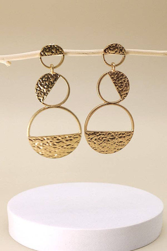 HAMMERED GEO LINEAR EARRINGS | 31E21546: GOLD