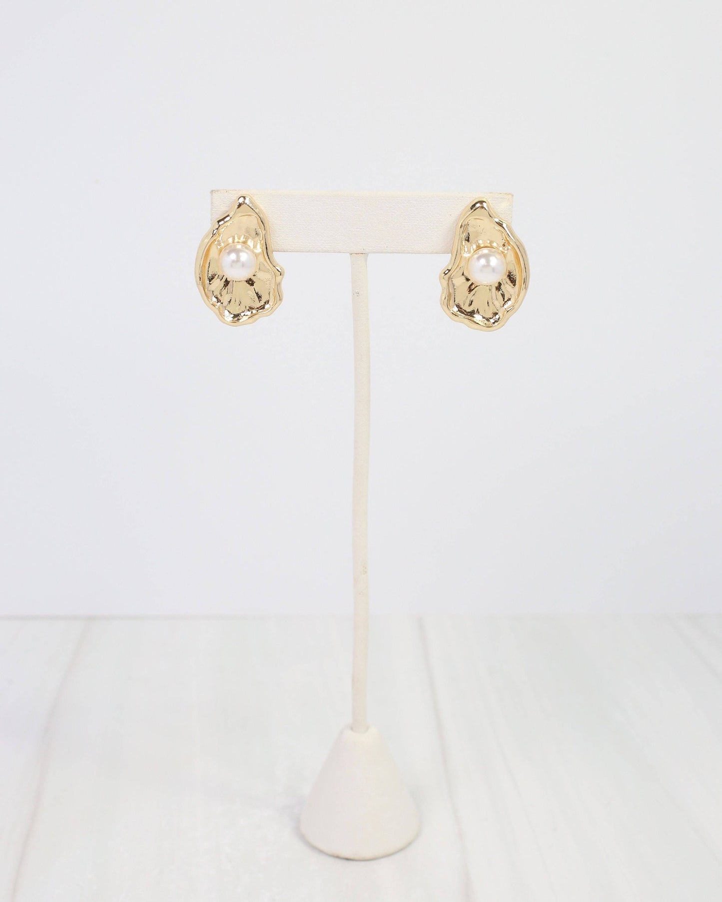 Ponca Oyster Pearl Drop Earring Gold: Default