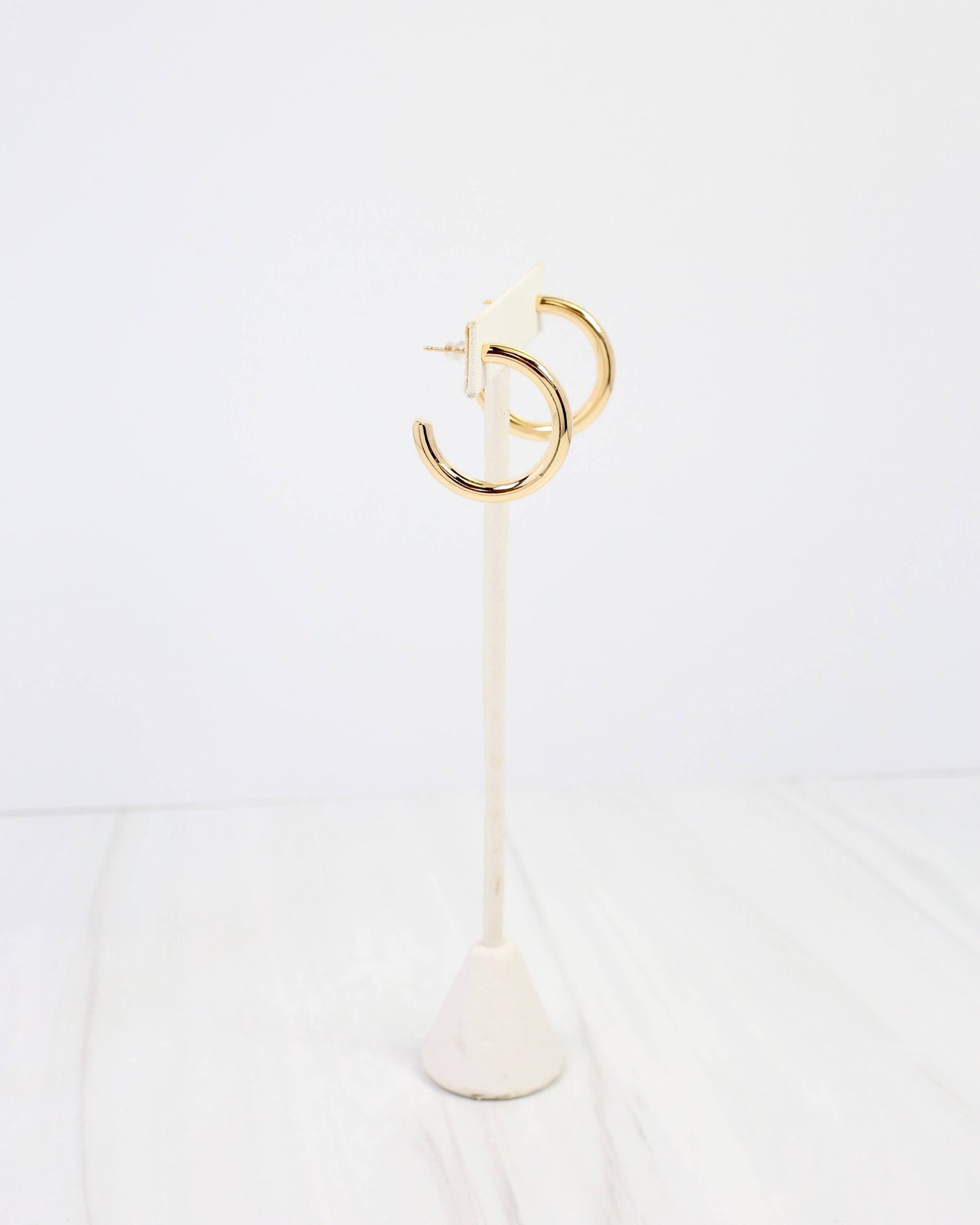 Castlebar Hoop Earring Shiny Gold: Default