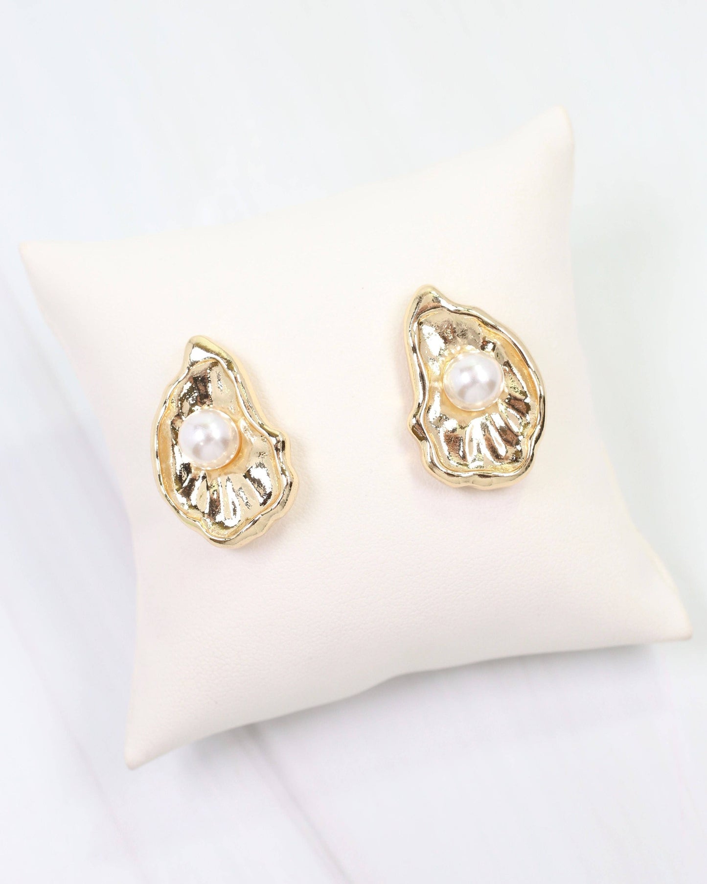Ponca Oyster Pearl Drop Earring Gold: Default