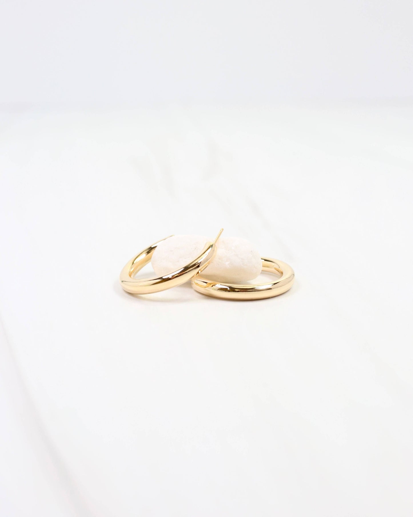 Castlebar Hoop Earring Shiny Gold: Default