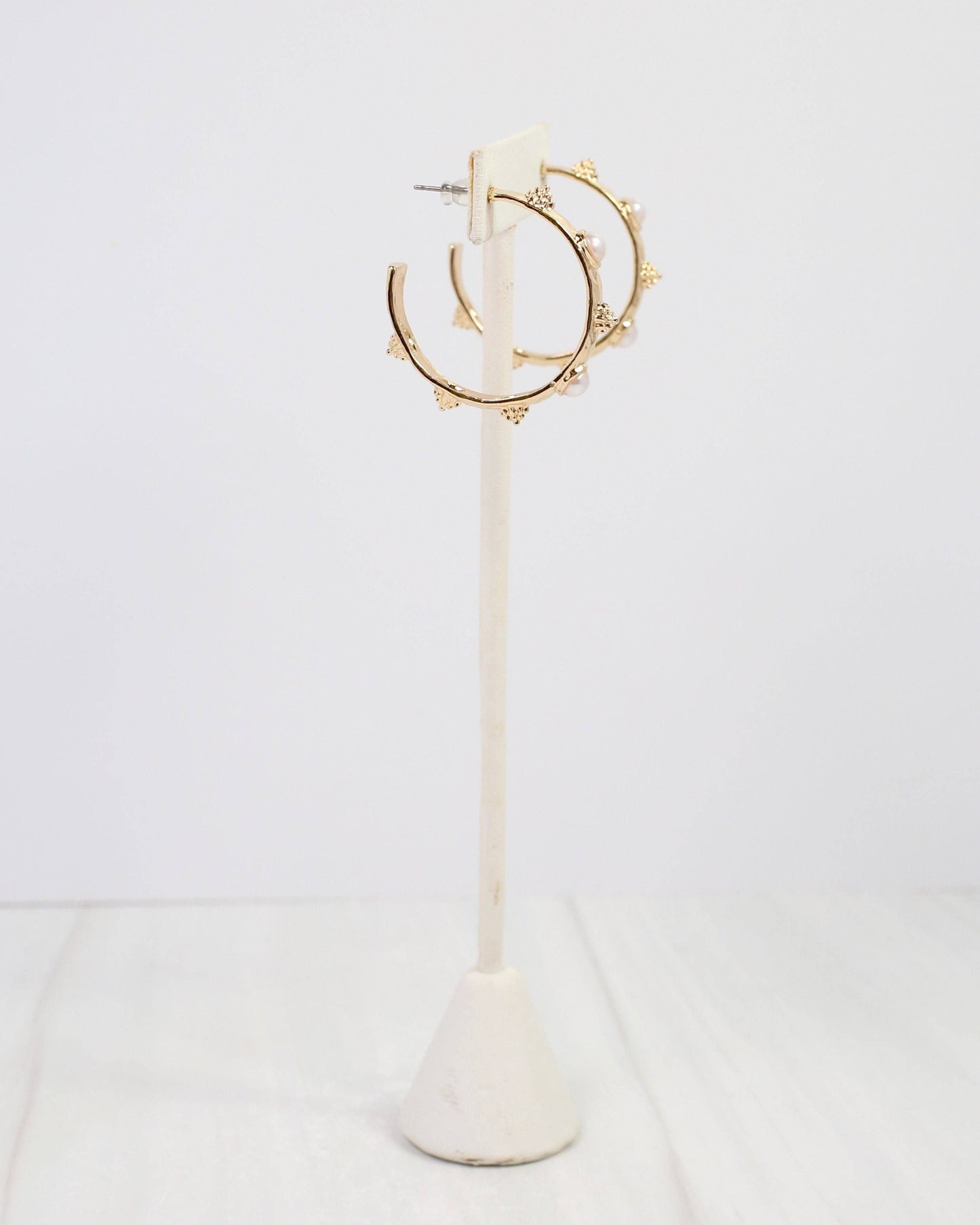 New Bern Flower and Pearl Hoop Earring Gold: Default