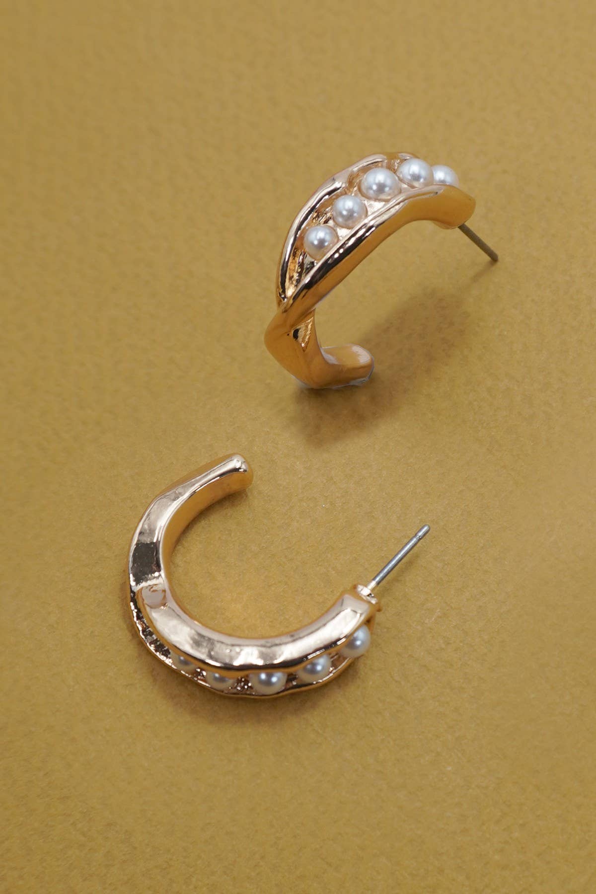 INTERTWINED PEARL HOOP TITANIUM POST EARRINGS  Gold