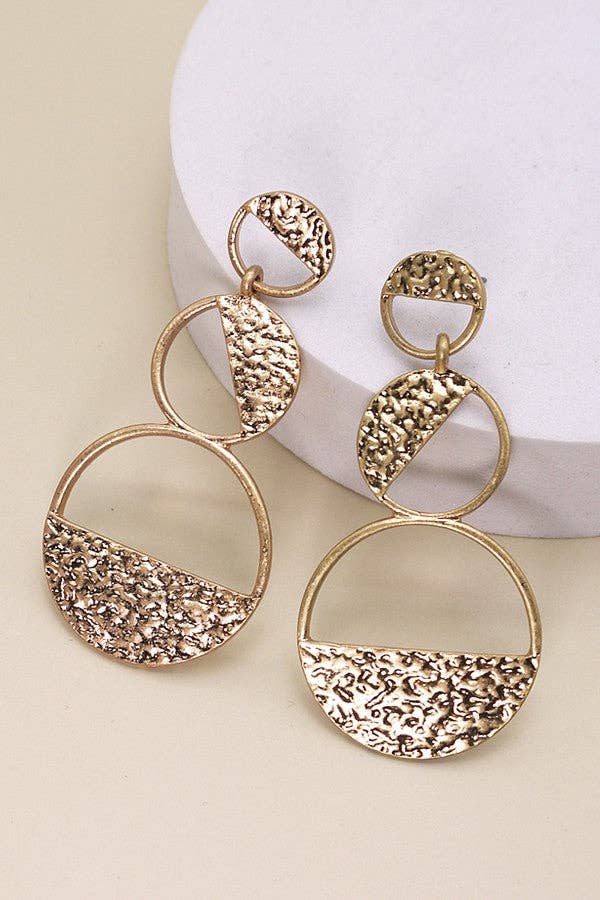 HAMMERED GEO LINEAR EARRINGS | 31E21546: GOLD