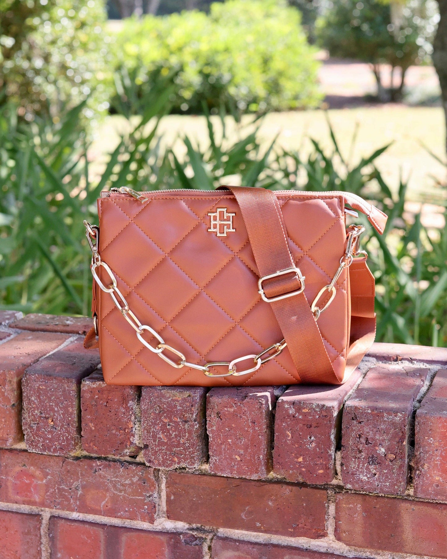 Ariana Crossbody Saddle LD: Default