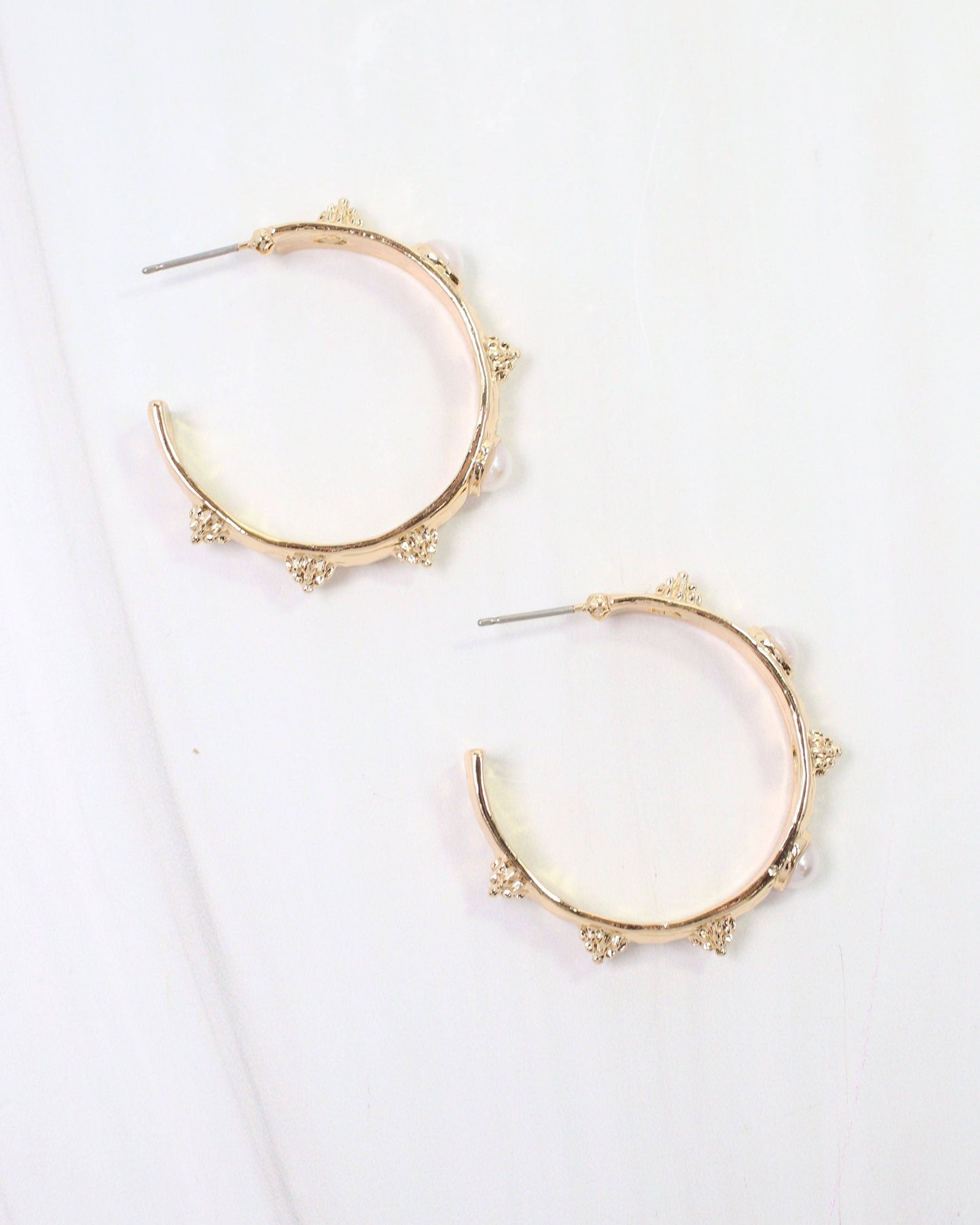 New Bern Flower and Pearl Hoop Earring Gold: Default