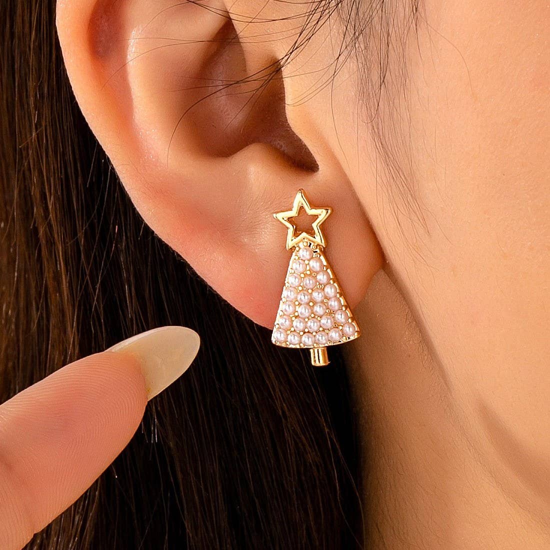 Pearl-Embellished Christmas Tree Stud Earrings