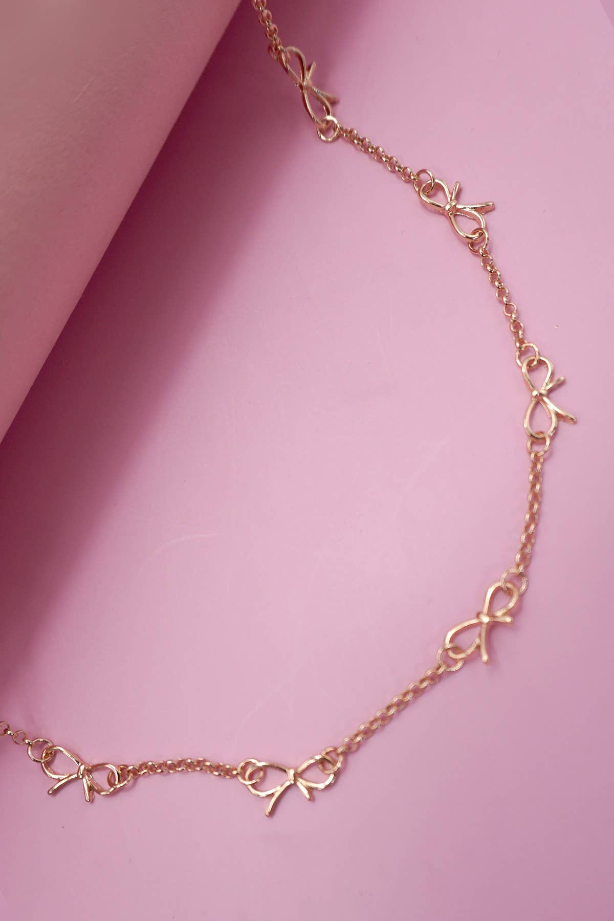 CUTOUT BOW STATION NECKLACE
